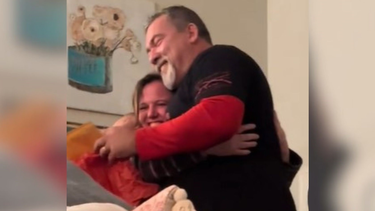 TikTok: esperó 30 años para darle un regalo muy especial a su papá