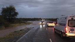 Un auto intentó pasar un badén en Ruta 141 y fue arrastrado por la creciente Un auto intentó pasar un badén en Ruta 141 y fue arrastrado por la creciente
