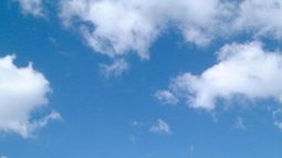 Máxima de 36º y cielo algo nublado este jueves