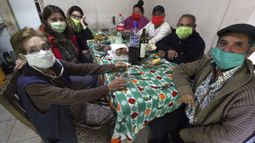 Con ruegos de cuidado y responsabilidad, habilitan reuniones para las fiestas sin límite de gente