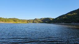El Dique San Agustín de Valle Fértil actualmente, con gran cantidad de agua después de años gracias a las últimas lluvias.&nbsp;