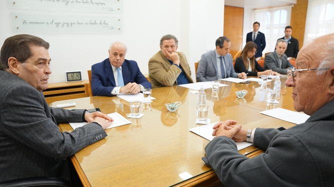 El presidente de la Corte de Justicia, Horacio De Sanctis, junto al rector de la UNSJ, Tadeo Berenguer, acordaron escribir la historia del Poder Judicial de San Juan.&nbsp; &nbsp;