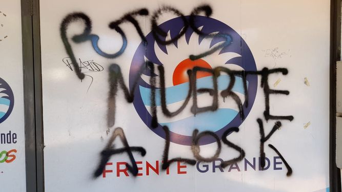 Denuncian un atentando contra la sede de un partido político local