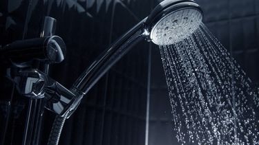 Harvard advierte sobre las consecuencias de ducharse todo los días.