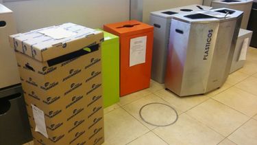 El Centro Cívico comenzará a separar basura en contenedores especiales