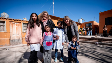Histórico: reabrieron la escuela en Gualcamayo y por primera vez una ministro de Educación visitó el paraje