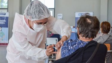 Avanza la aplicación de la tercera dosis en San Juan: a quiénes comienzan a vacunar hoy