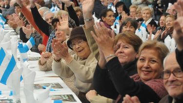 70 abuelos de Rivadavia recibieron su jubilación