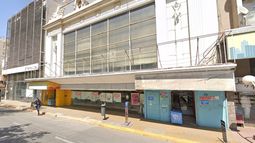 El ex Cine Renacimiento, ubicado en calle Mitre casi General Acha.