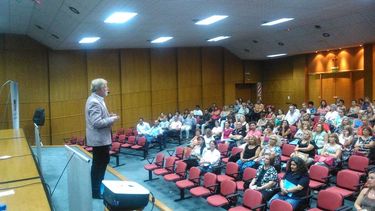 Casi 200 personas asistieron a “Un nuevo paradigma de felicidad”