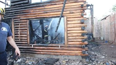 Mientras el hombre sigue grave, la familia del incendio necesita ayuda