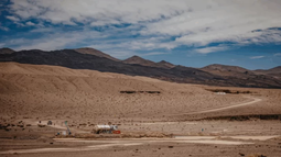 Los tramos E y F del Corredor Norte, en Iglesia, son los más cercanos al campamento Batidero, de Vicuña; y se construyen a más de 4.000 metros de altura. Los tramos E y F del Corredor Norte, en Iglesia, son los más cercanos al campamento Batidero, de Vicuña; y se construyen a más de 4.000 metros de altura.