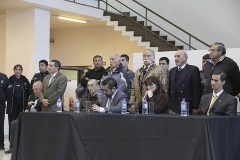 Condenados. Los militares (de pie y de civil) condenados durante el juicio por lesa humanidad en la llamada Megacausa II por la represión en la última dictadura. El fiscal Maldonado consiguió que condenaran a 13 represores.