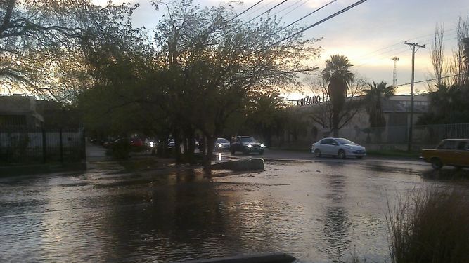 Otra vez, la Ignacio de la Roza inundada frente a Cinzano