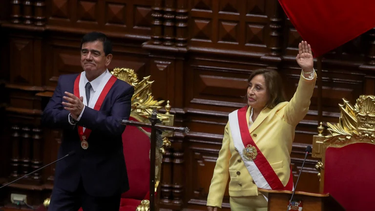 Ya juró Dina Boluarte, la primera presidenta peruana