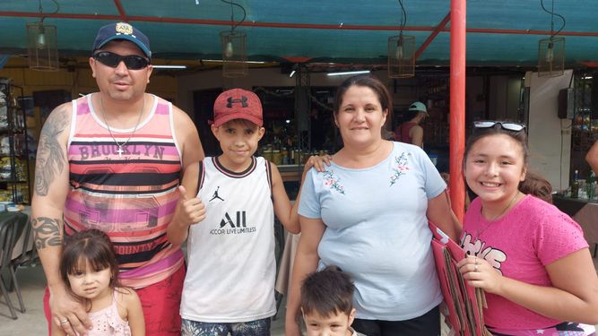 Video: el niño que se emocionó porque le tocó la mano a Palacios