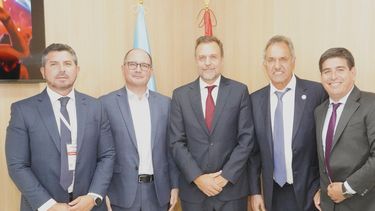 Orrego, junto con organismos internacionales multilaterales de crédito en España
