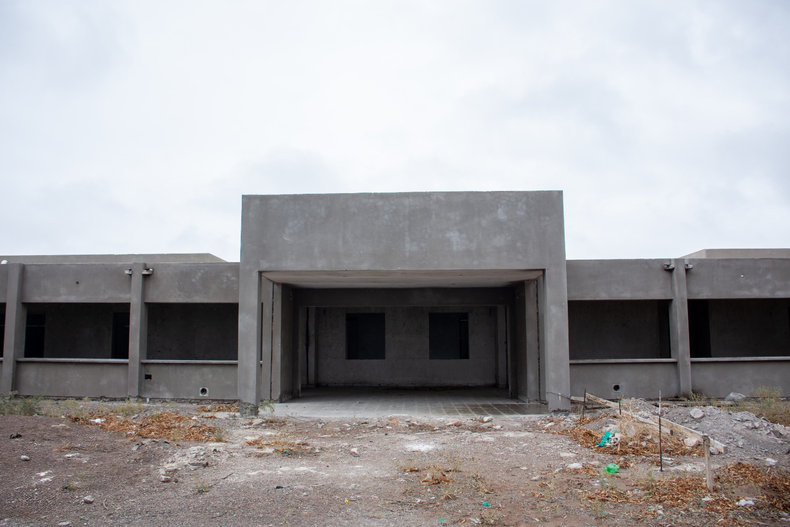 La obra que comenzó a construirse en 2017 en San Martín y quedó abandonada, será retomada y refuncionalizada para la creación del Hospital Jardín, destinado a la atención de la salud mental. Fotos: Munipalidad de San Martín.