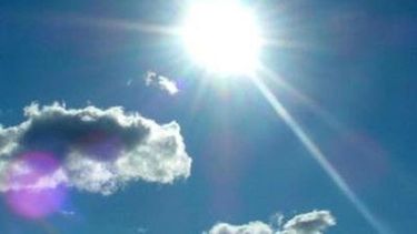 Máxima de 33º y cielo algo nublado para este jueves