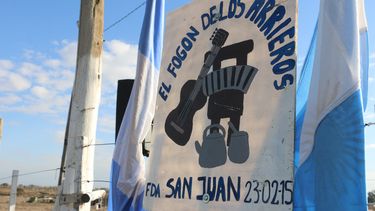 El estandarte de la Agrupación Gaucha El Fogón de los Arrieros presidió los festejos del fin de semana pasado en el Médano de Oro.
