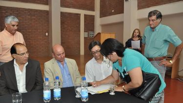 Vecinos del Lote Hogar 2 y 5 firmaron las escrituras de sus casas