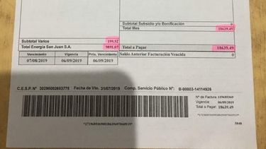 Vecinos están que arden por boletas de luz que alcanzan los 18 mil pesos
