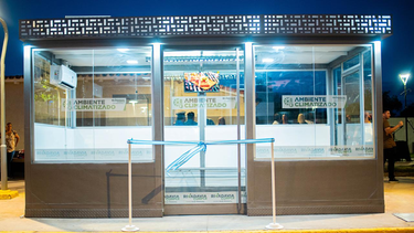 El departamento de Rivadavia sumó una nueva parada de colectivo climatizada.