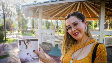 La historia de la locutora zondina que quiere conducir el escenario mayor de la Fiesta Nacional del Sol