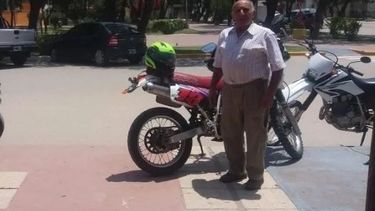 Sanjuanino de 70 años compitió en una carrera autos y volcó: está grave y piden oraciones