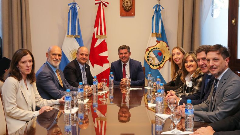El gobernador de la provincia se reunió con el embajador de Canadá