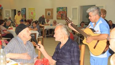 Más de 20 abuelos celebraron su cumpleaños en la Residencia de Adultos Mayores