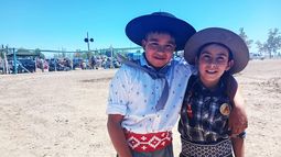 Con el sueño de ser campeones en Jesús María, Mateo y Martín debutaron en la jineteada