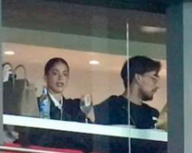 tini-stoessel-en-el-estadio-del-atletico-de-madrid-alentando-a-de-paul-foto-twitter-x-tininews-DXA6YITK3FEYJMMKEXWKIZY3A4