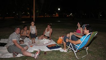 Picnic nocturno en el Parque de Mayo