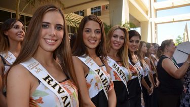 Las reinas conocieron al Gobernador