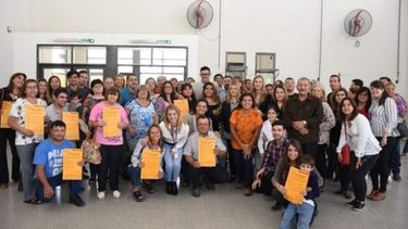 IPV: masiva entrega de escrituras a familias de Rivadavia