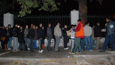 Miles de sanjuaninos soportan la lluvia para la gran gala
