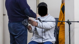 El sanjuanino condenado por el abuso de su hija. Aclaración: se cubre su rostro para proteger la identidad de la víctima. El sanjuanino condenado por el abuso de su hija. Aclaración: se cubre su rostro para proteger la identidad de la víctima.