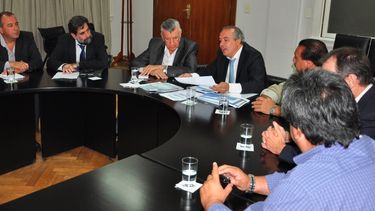 Gioja firmó el convenio por los fondos para 200 casas destinadas a inundados