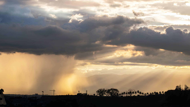 El martes contaría con calor durante buena parte del día y existen probabilidades de tormentas aisladas para la tarde y noche.