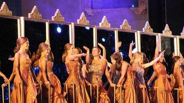 Pura elegancia en la coreografía de las reinas