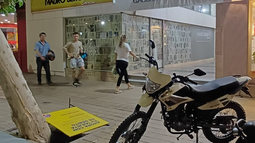 Fábrica textil en crisis: el local que tenia Mauro Sergio a la entrada del galeria Provincial. Fábrica textil en crisis: el local que tenia Mauro Sergio a la entrada del galeria Provincial.