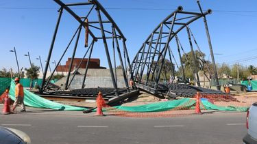 Ya se aprecia la enormidad del Puente Cívico