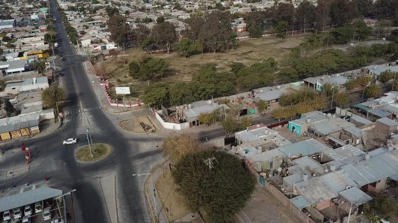 El barrio La Estación se ubica justo en medio del trazado del Conector hacia el Sur. La ampliación desviará la traza hacia el Oeste para evitar la expropiación de una veintena de casas. 