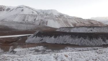 Veladero amaneció cubierto de nieve y dejó impactantes videos