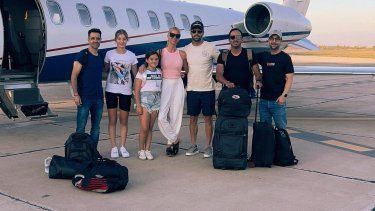 Manu Urcera define el TC en San Juan: las primeras imágenes con Nicole Neumann en la provincia