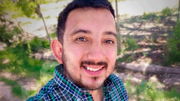 Buscan en 25 de Mayo al fotógrafo Alberto Quiroga, quien salió a trabajar el pasado domingo por la madrugada y no regresó. Buscan en 25 de Mayo al fotógrafo Alberto Quiroga, quien salió a trabajar el pasado domingo por la madrugada y no regresó.