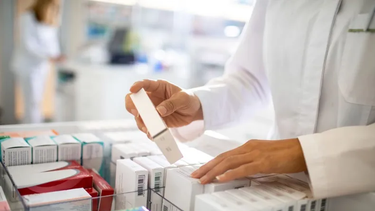 De manera simbólica, las farmacias sanjuaninas bajan sus persianas