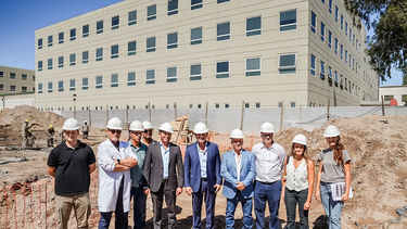 Orrego recorrió la obra de los nuevos consultorios en el Hospital Rawson