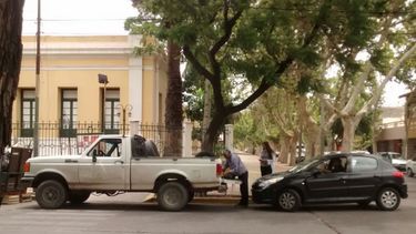 Escracharon a un vendedor de melones por pararse en una rampa